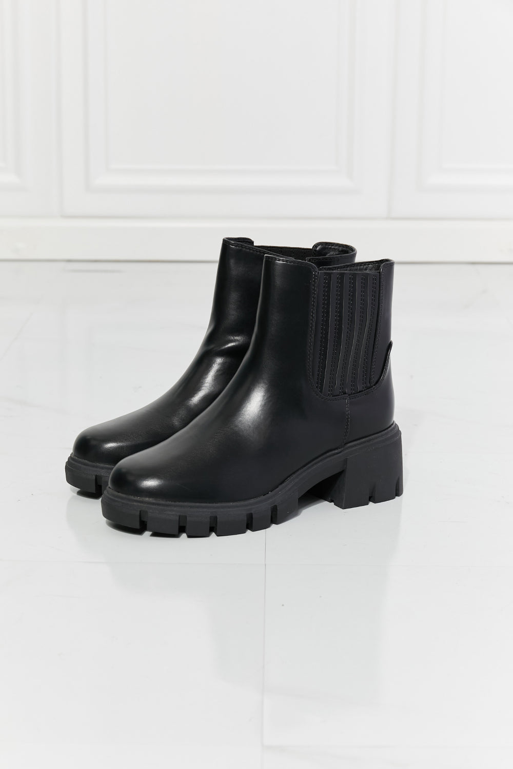MMShoes What It Takes Lug Sole Chelsea Boots in Black - Liv&Maddie